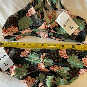 BNWT Fused Hawaii K top and Kona bottoms Size large